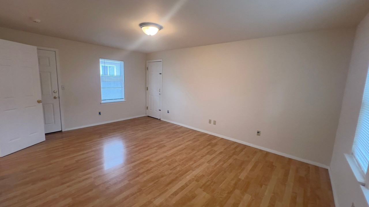 1860 Beach Dr #2 - Photo 6 of 8