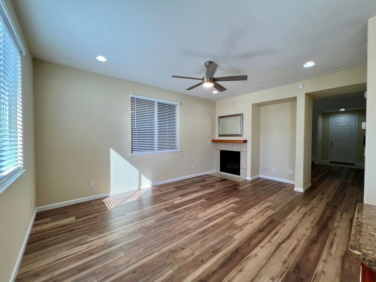 167 Cinema St - Photo 5 of 17