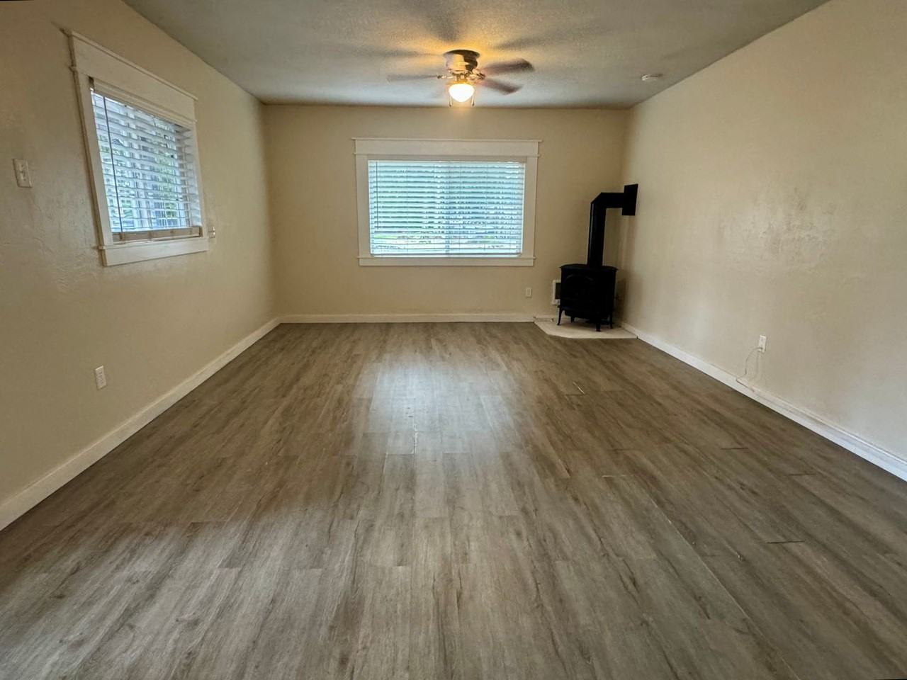 2401 E Saint Andrews Dr N - Photo 3 of 16