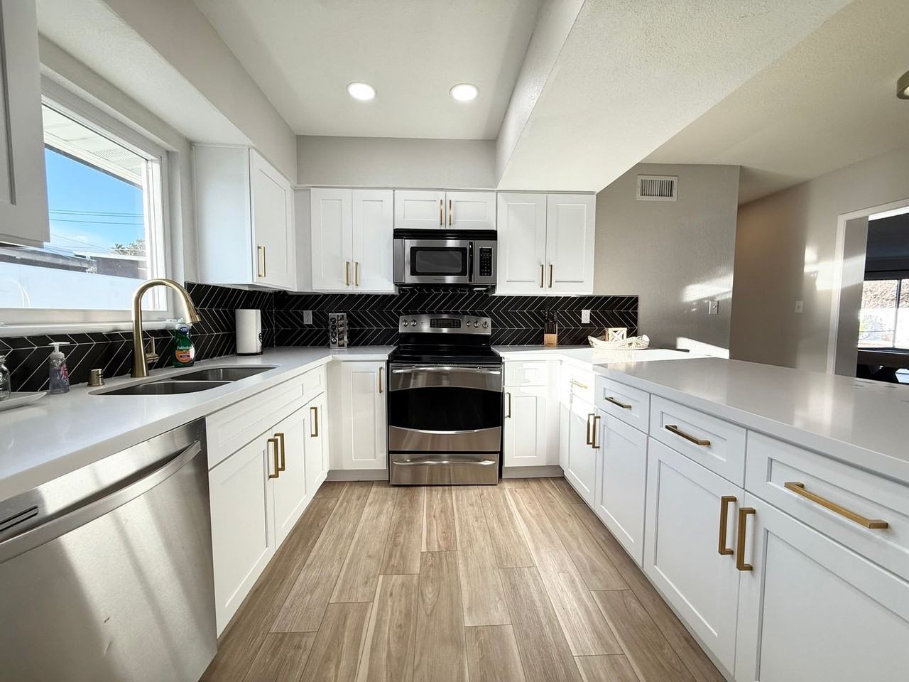 1526 E Twain Ave - Photo 2 of 18