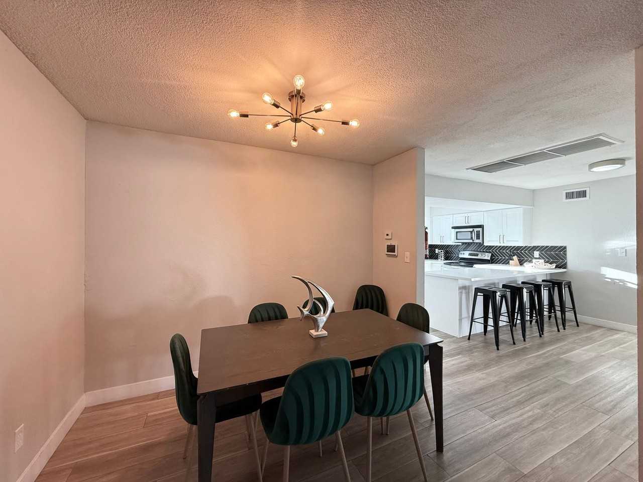 1526 E Twain Ave - Photo 5 of 18