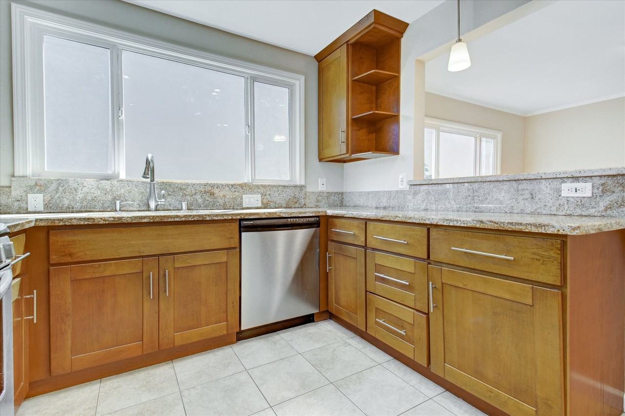 14 Castlemont Ave - Photo 4 of 42