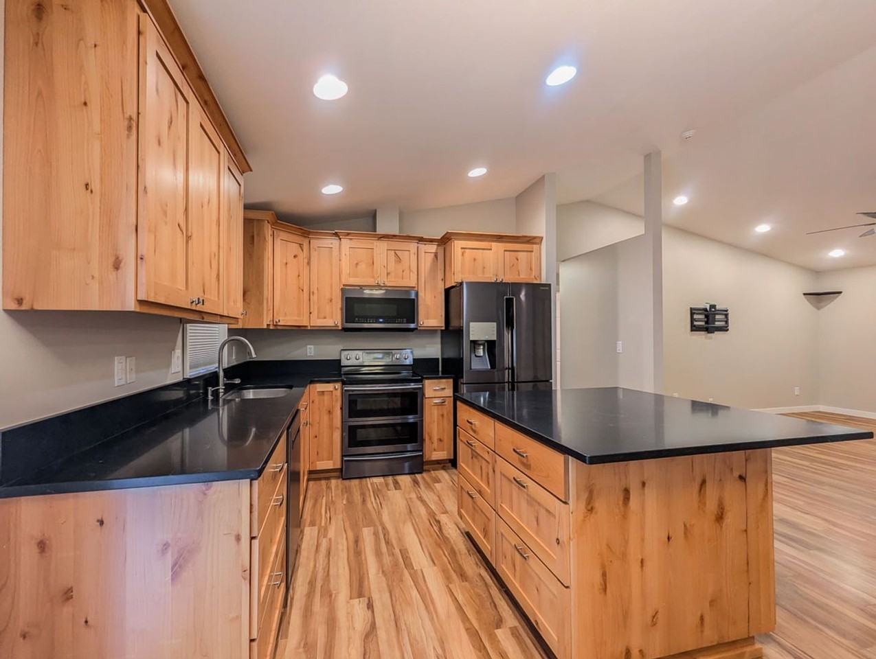 16711 135th Ave Ne - Photo 3 of 15