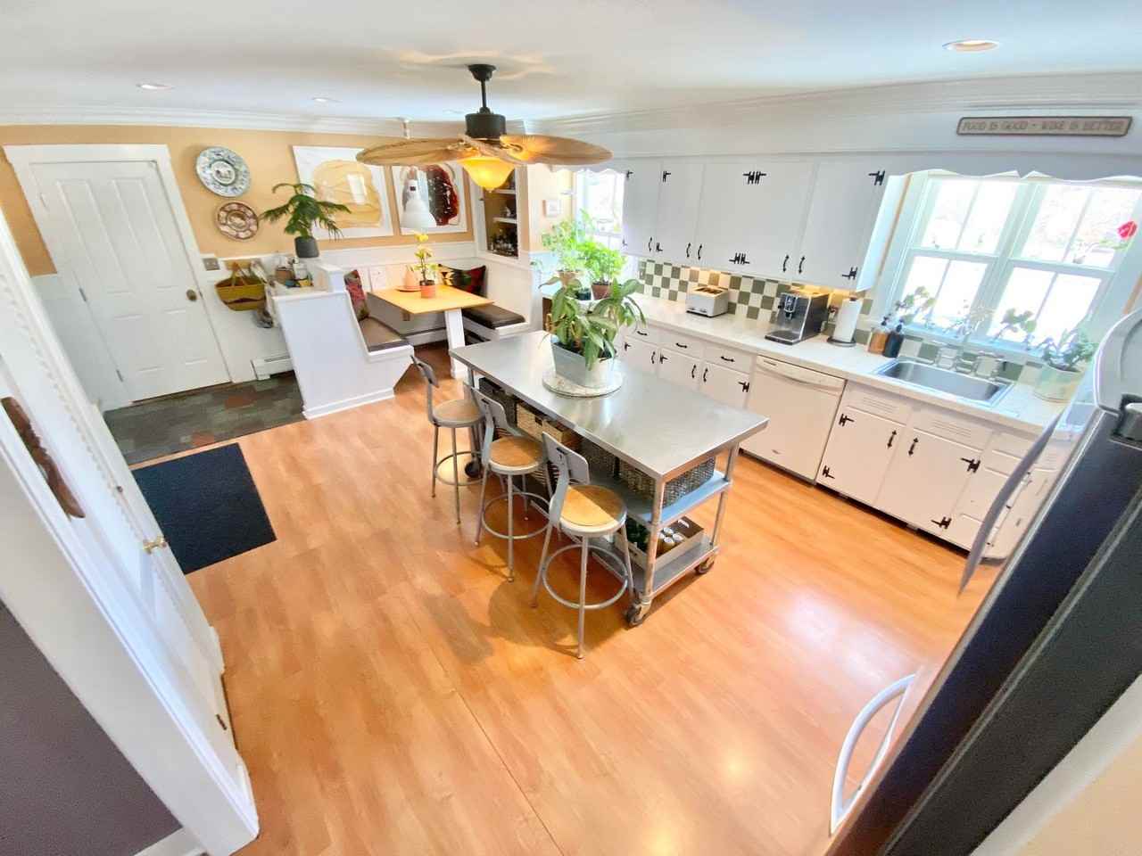 9 Green Dolphin Dr - Photo 4 of 25