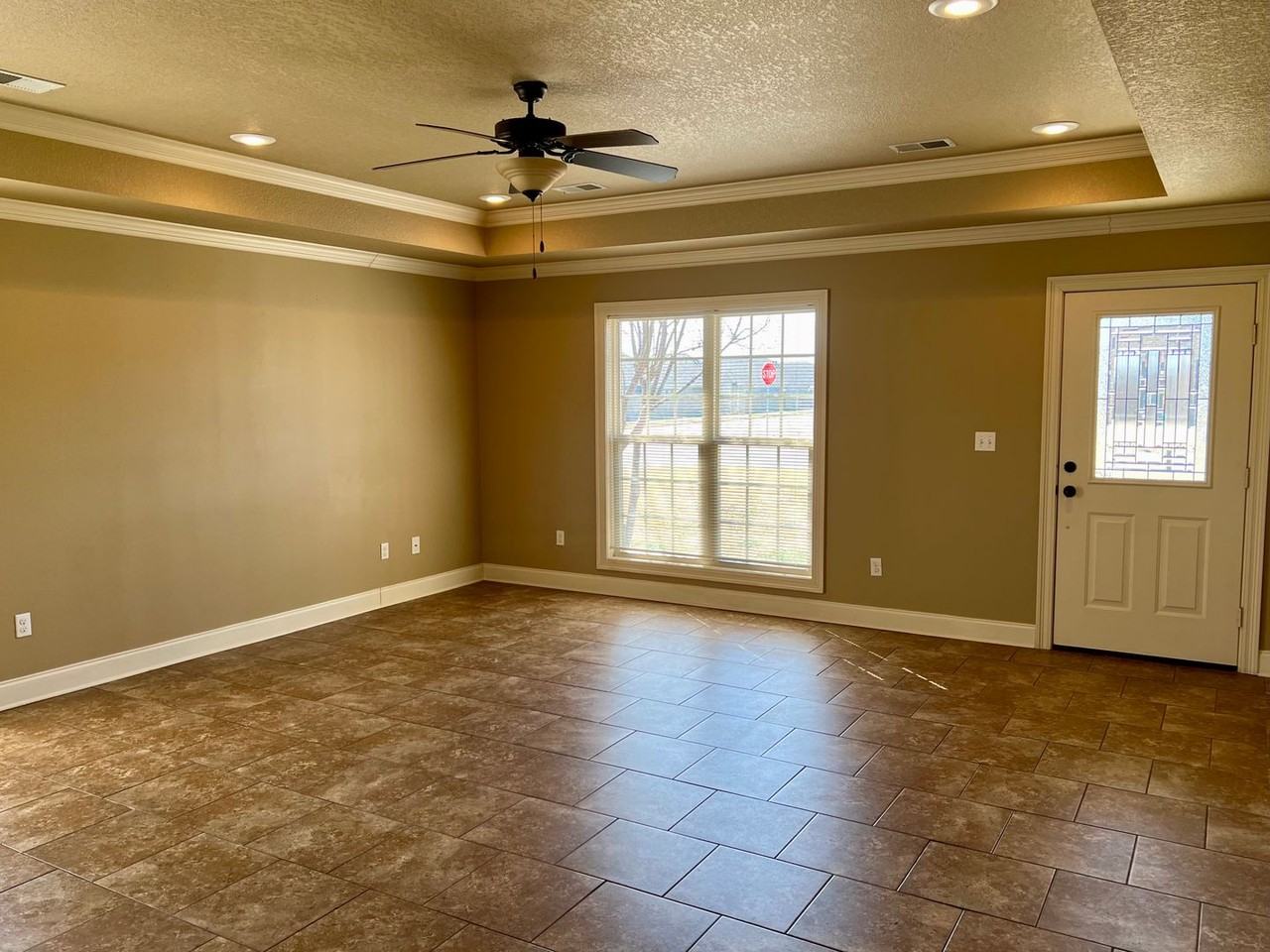 6000 Beaver Creek Ln - Photo 2 of 17