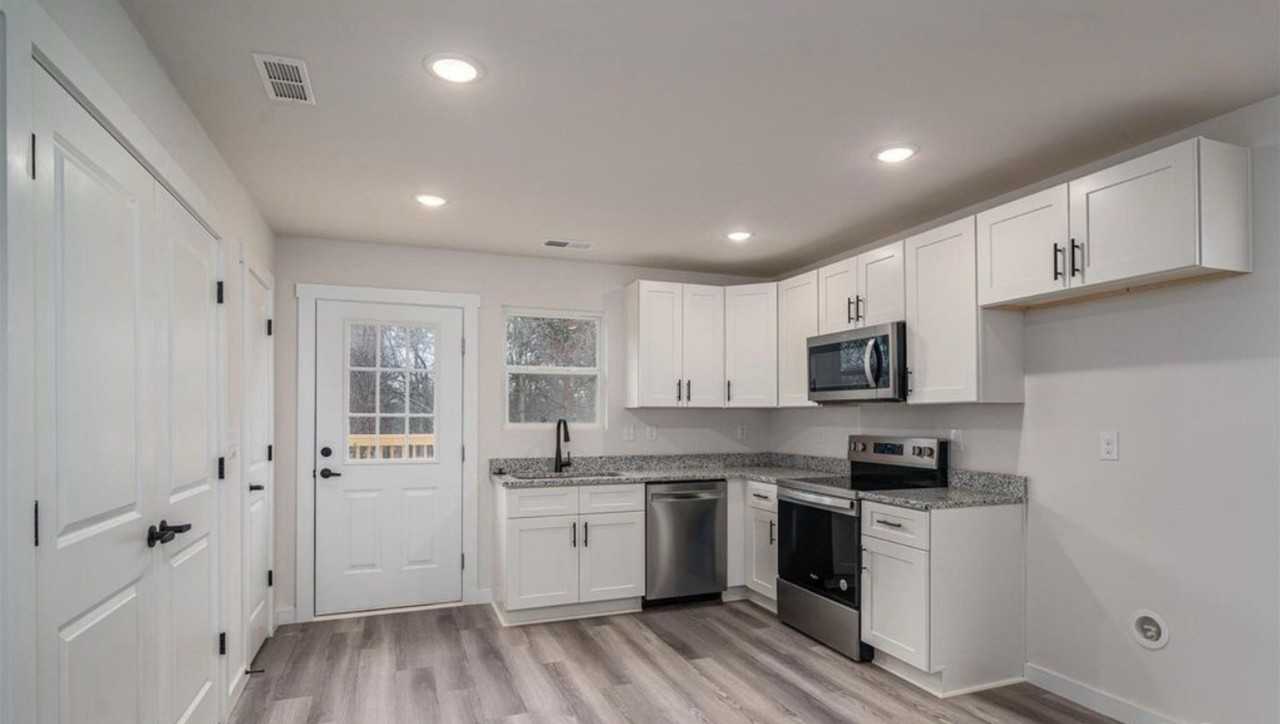 715 7th Ave Sw - Photo 2 of 19