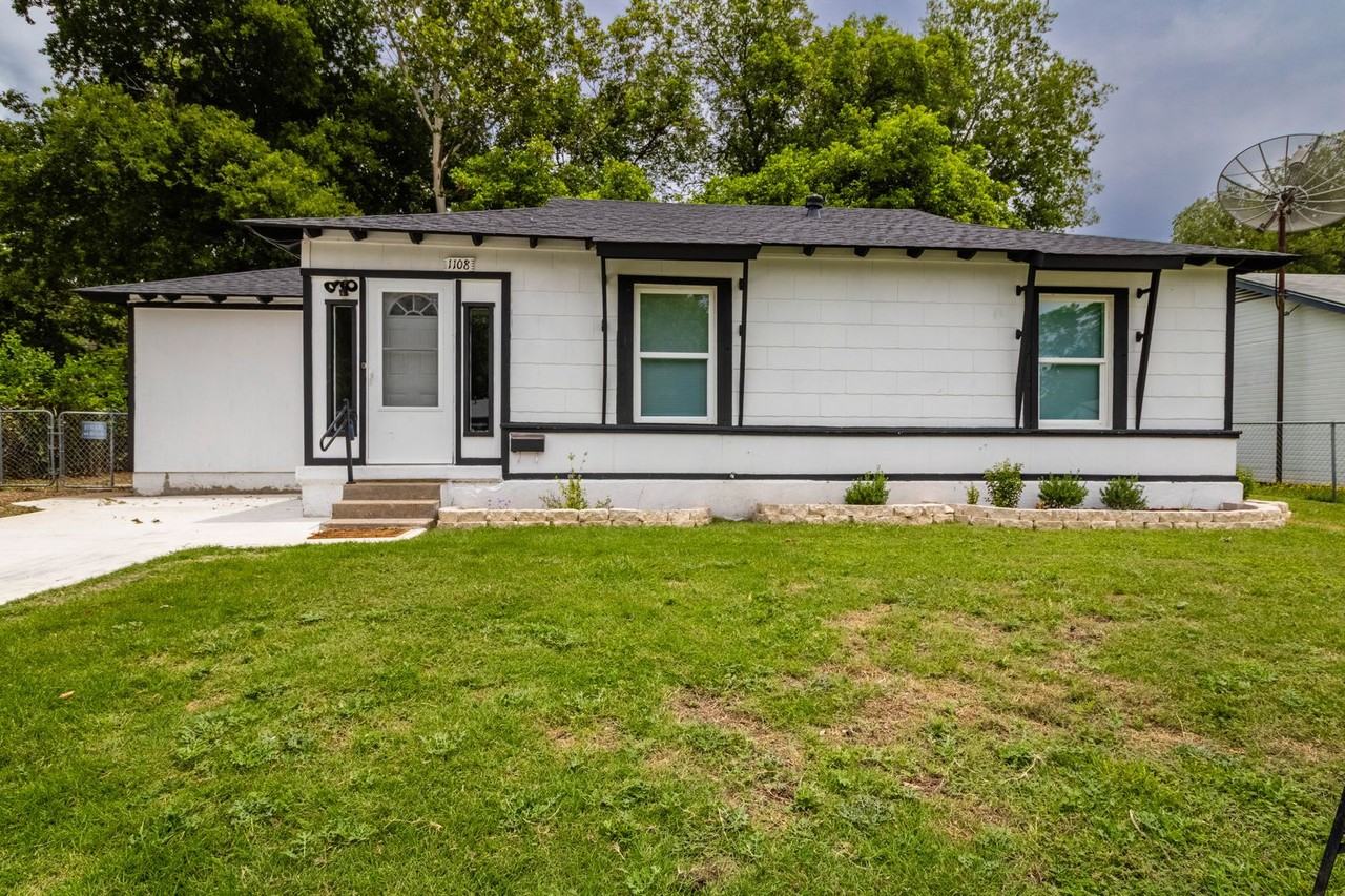 1108 Alexander St - Photo 2 of 22