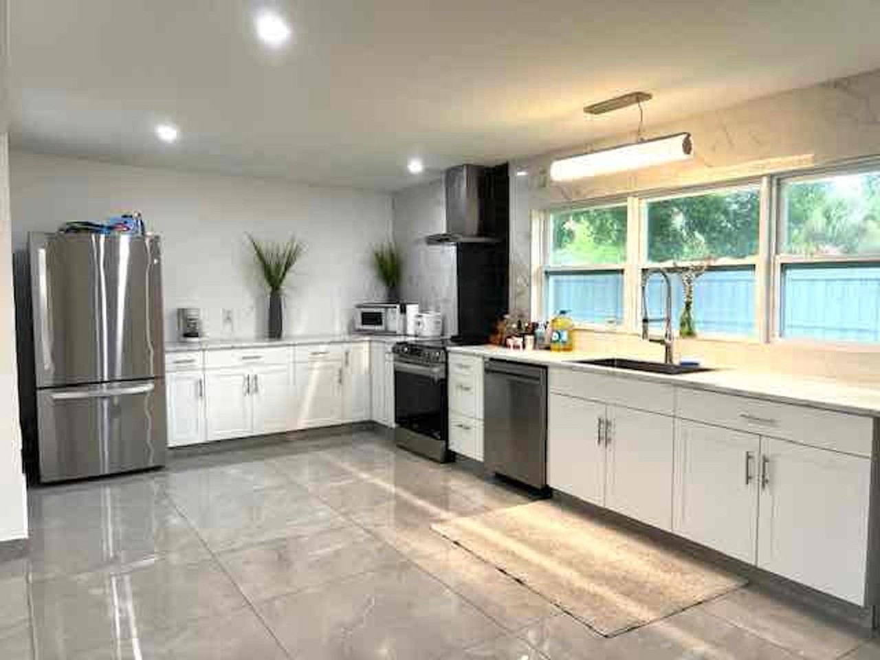 677 Cheyenne Ave - Photo 2 of 6