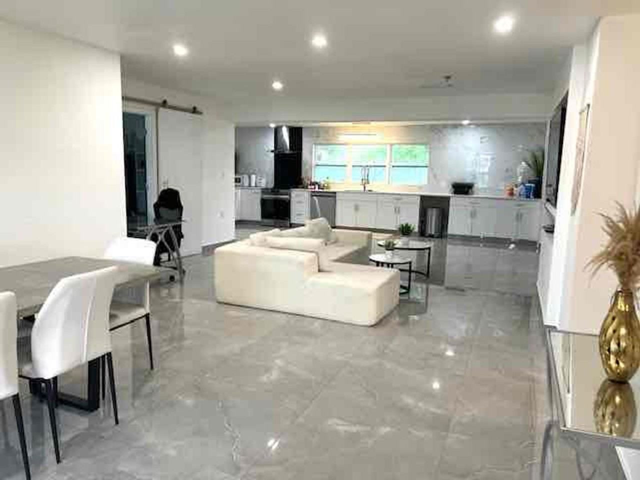 677 Cheyenne Ave - Photo 3 of 6