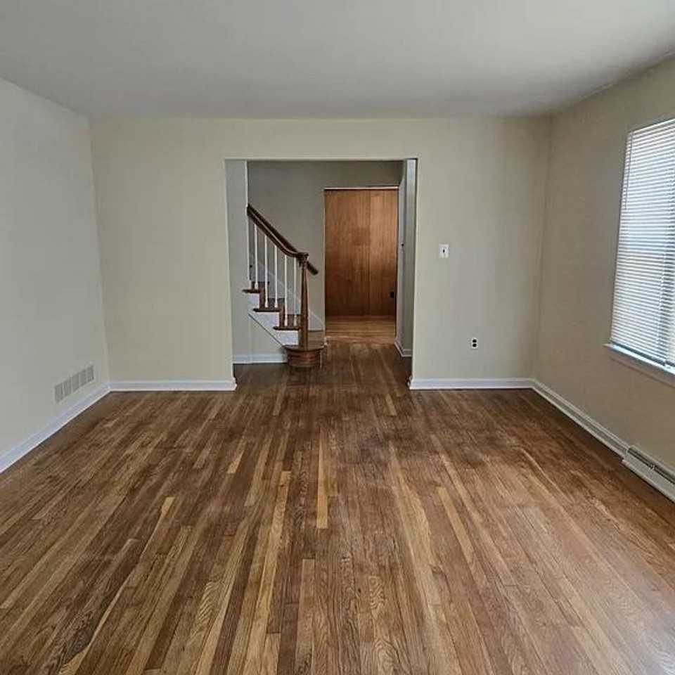 121 Carlotta Dr - Photo 2 of 13