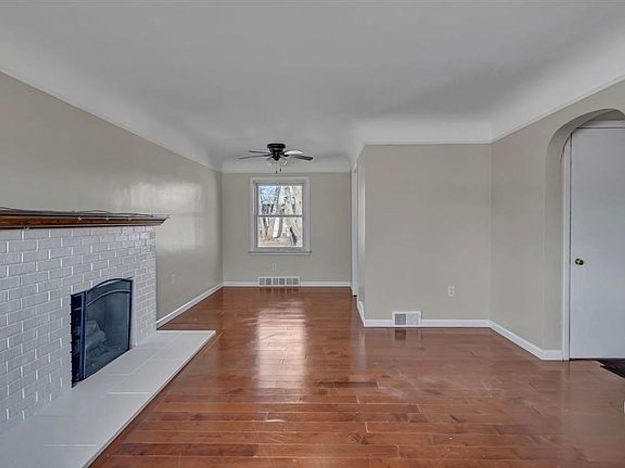 36815 Alfred St - Photo 2 of 13