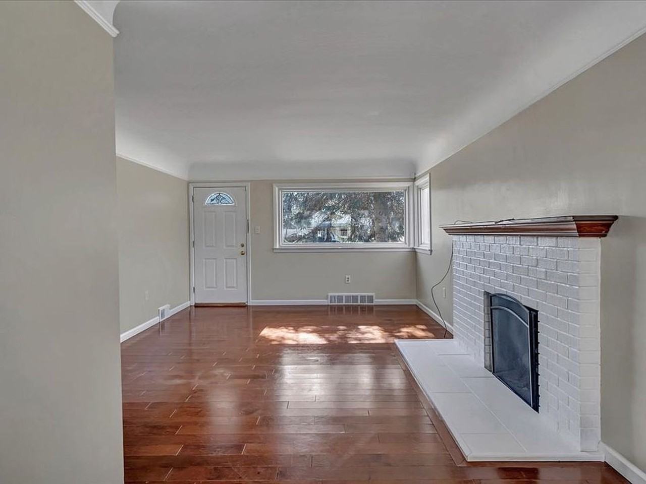 36815 Alfred St - Photo 3 of 13