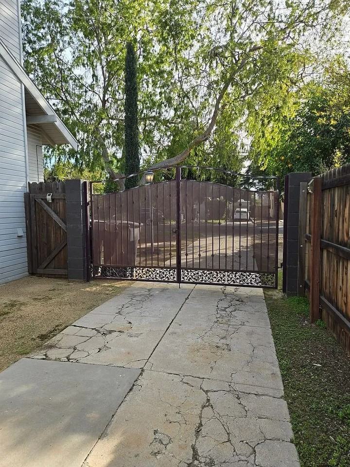 4833 Charlotte Way - Photo 3 of 25