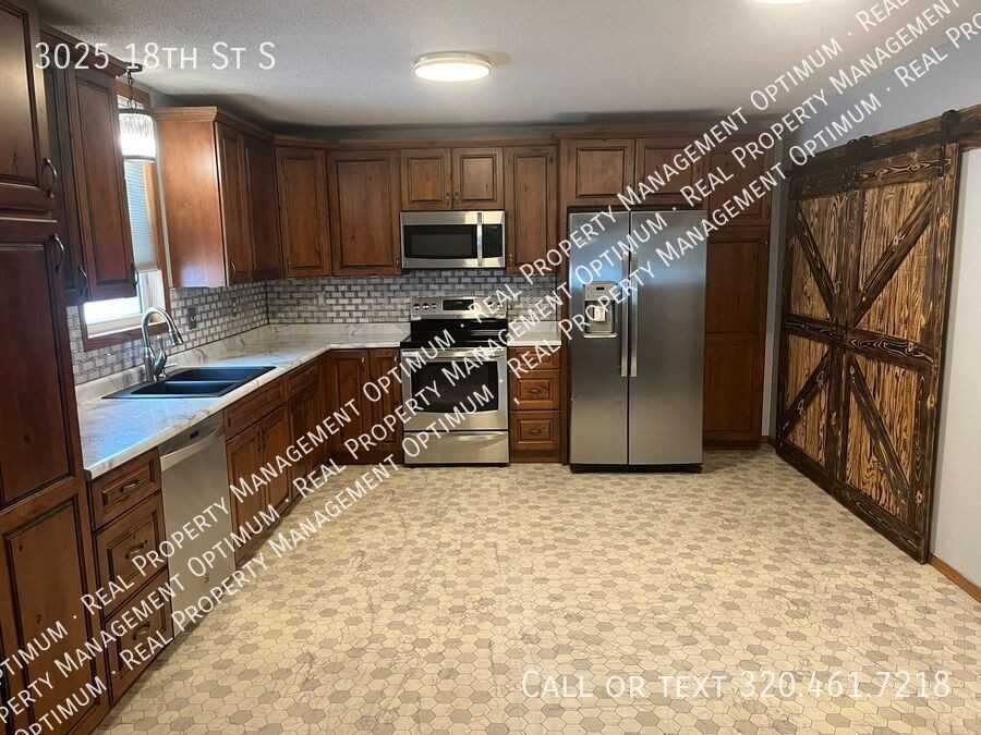 3025 18th St S - Photo 4 of 34