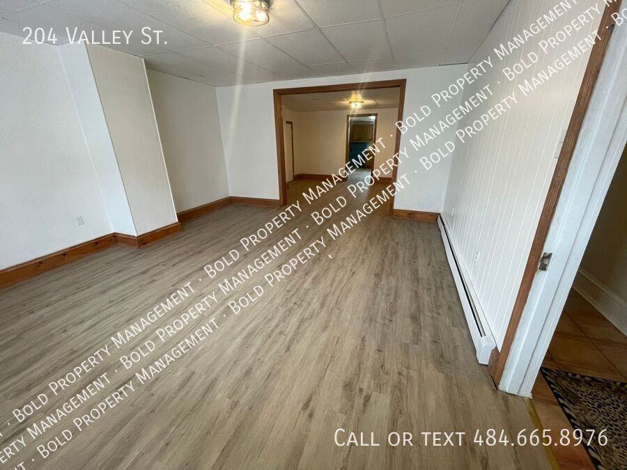 204 Valley St - Photo 2 of 13
