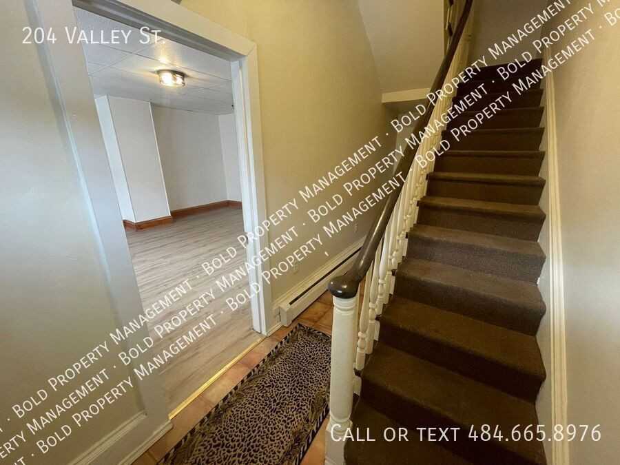 204 Valley St - Photo 3 of 13