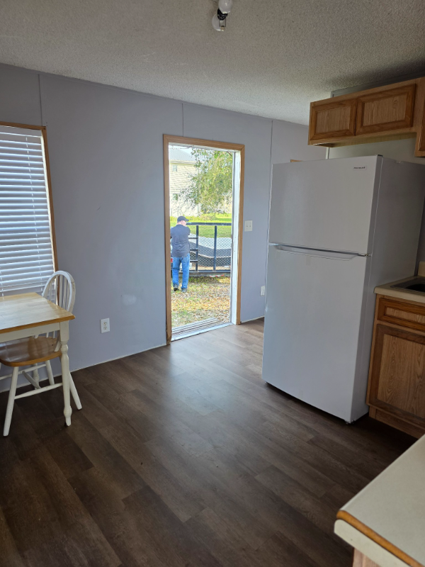 128 Avenue B - Photo 4 of 5