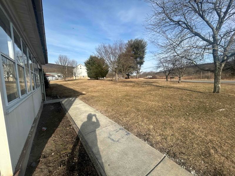 425 Camp Strause Rd - Photo 3 of 20