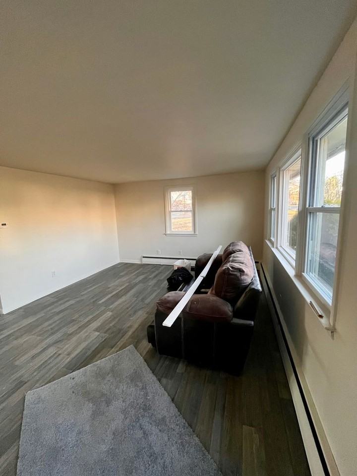 429 Belmont St - Photo 2 of 11