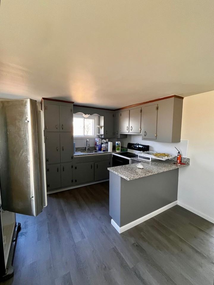 429 Belmont St - Photo 4 of 11