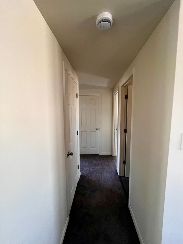 429 Belmont St - Photo 5 of 11
