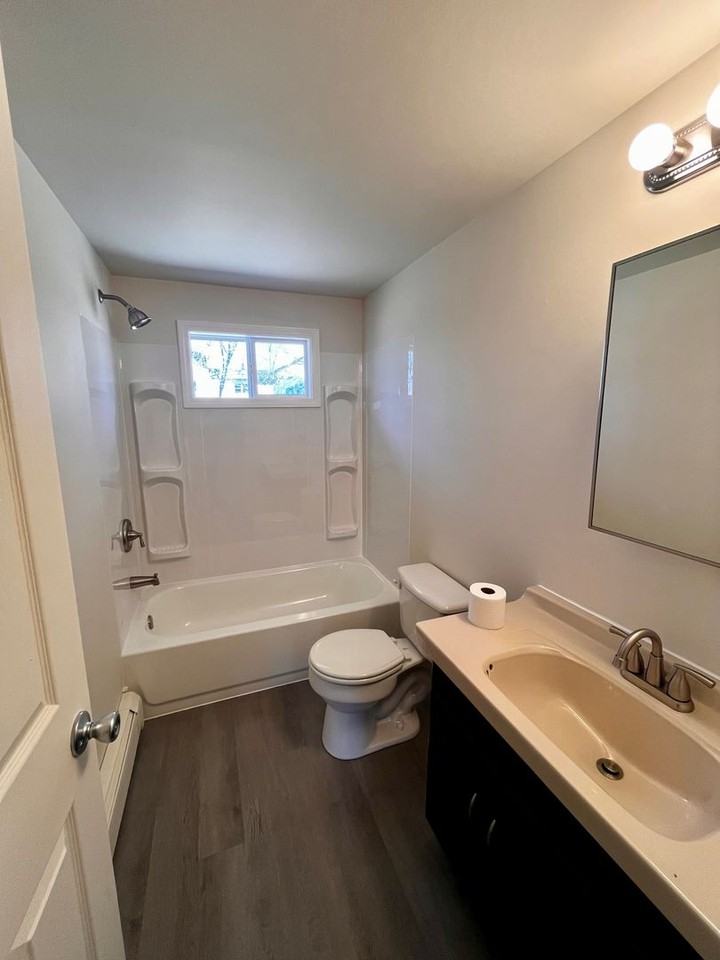 429 Belmont St - Photo 6 of 11