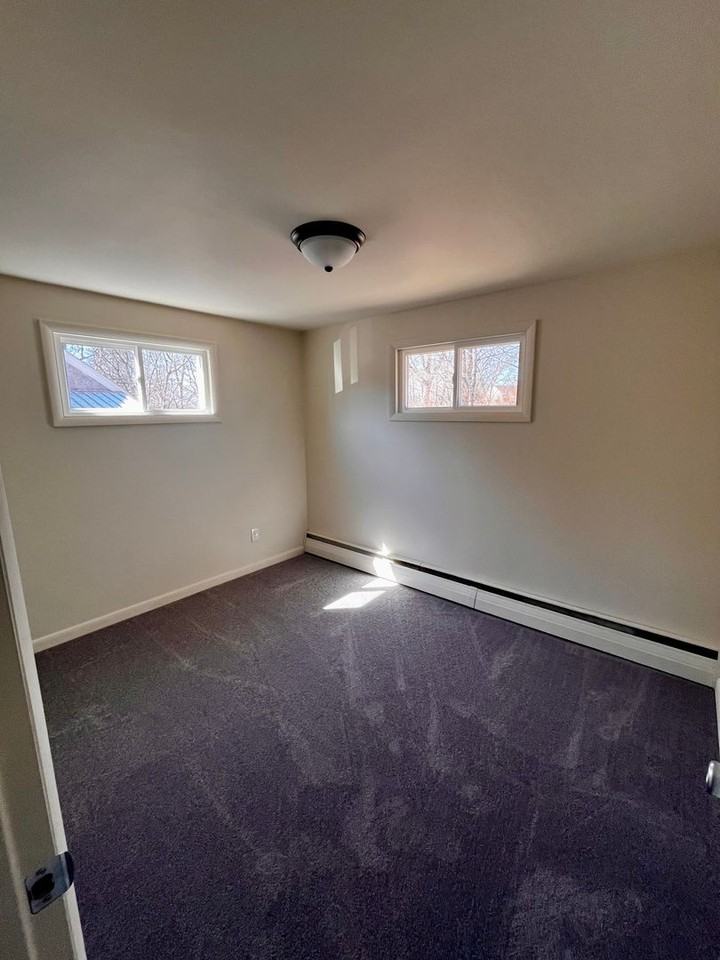 429 Belmont St - Photo 7 of 11