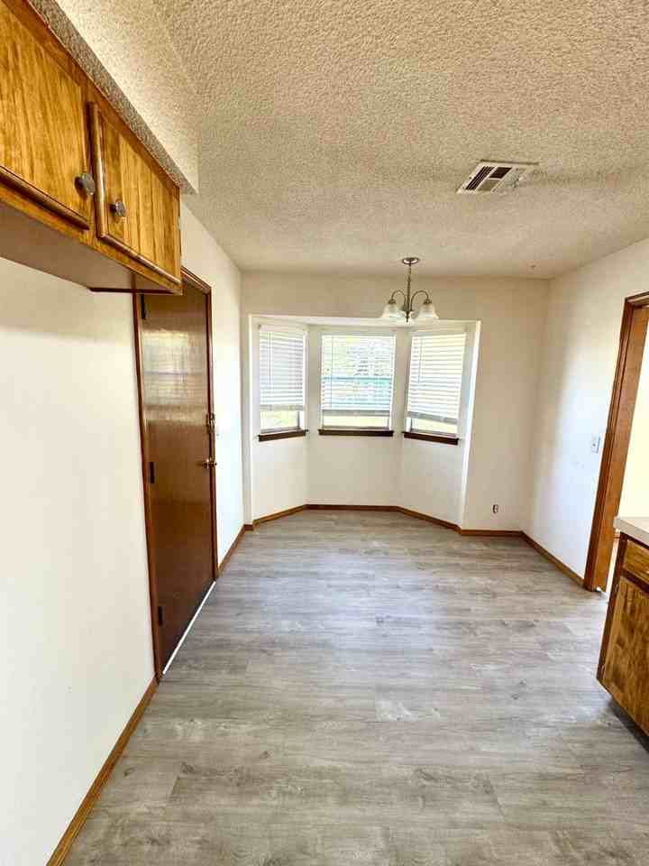 16605 E 4th St - Photo 7 of 26