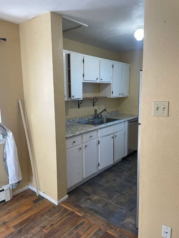 345 W Breed St - Photo 3 of 11