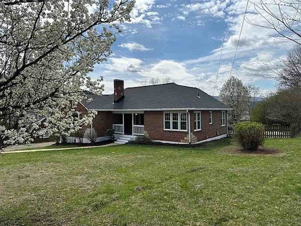 5717 Crescent Blvd - Photo 2 of 43
