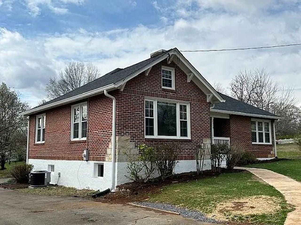 5717 Crescent Blvd - Photo 3 of 43