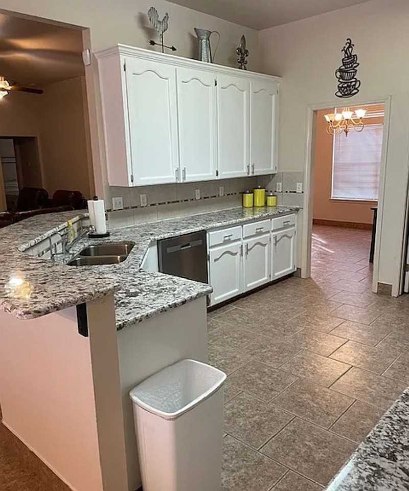 3730 Rosewood Ave - Photo 3 of 18