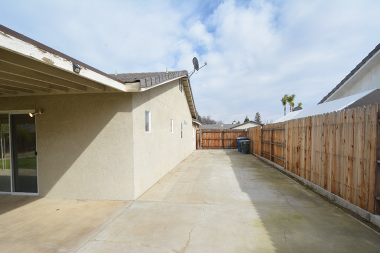 5301 Rockwell Dr - Photo 3 of 17