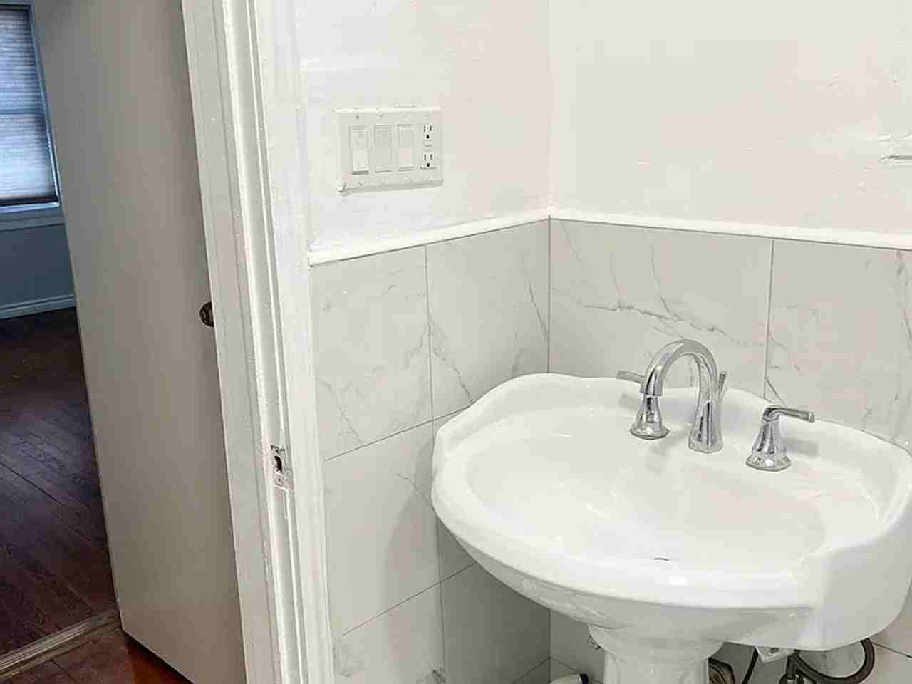 139 Sickles Ave Fl 2 - Photo 2 of 12