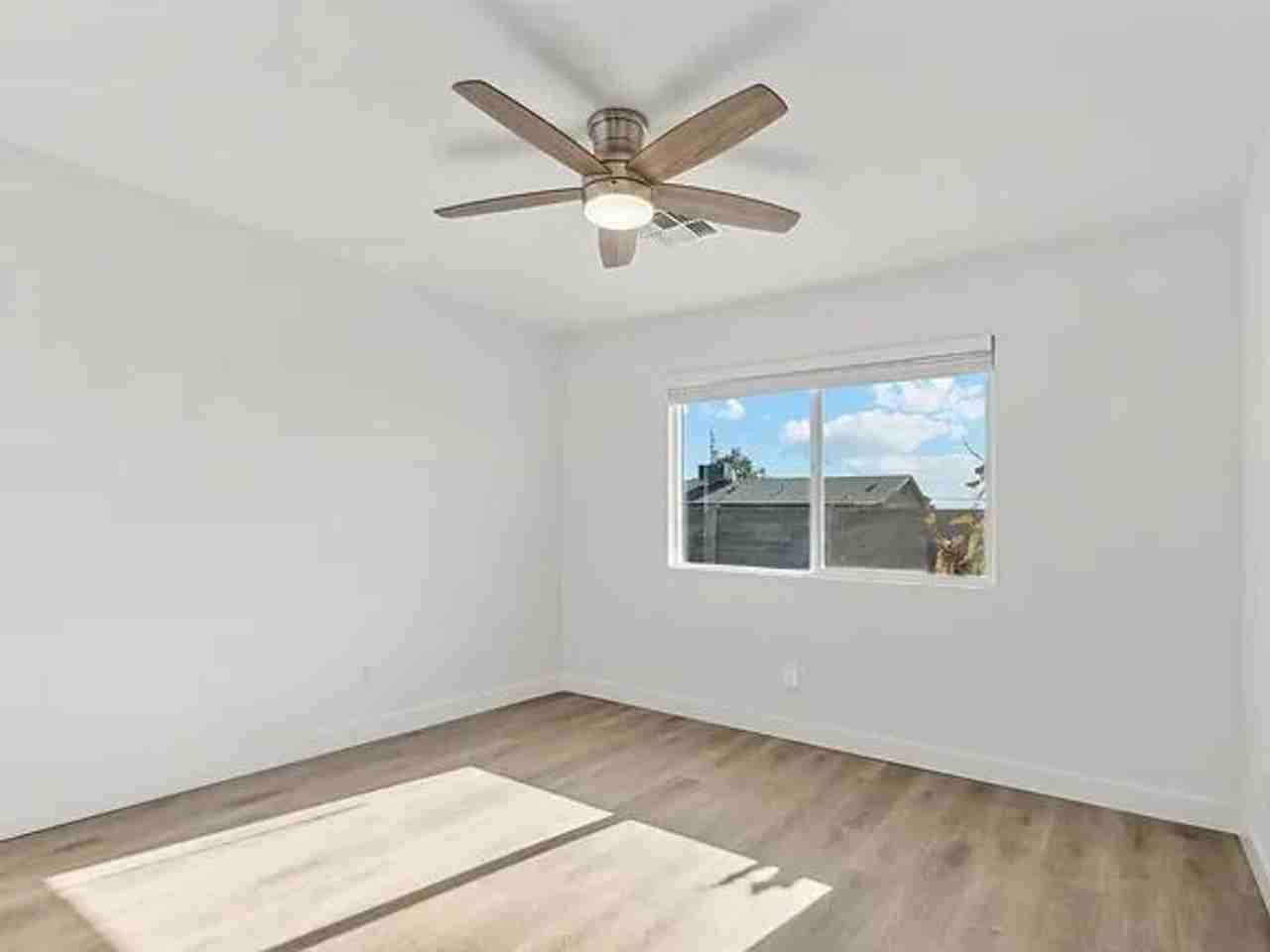 3121 W Libby St - Photo 2 of 10