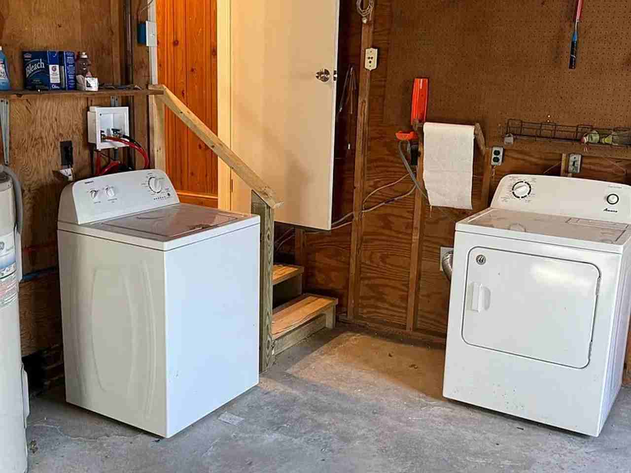 1221 Frank St - Photo 2 of 11