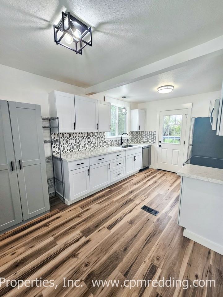 1815 9th St - Photo 7 of 27