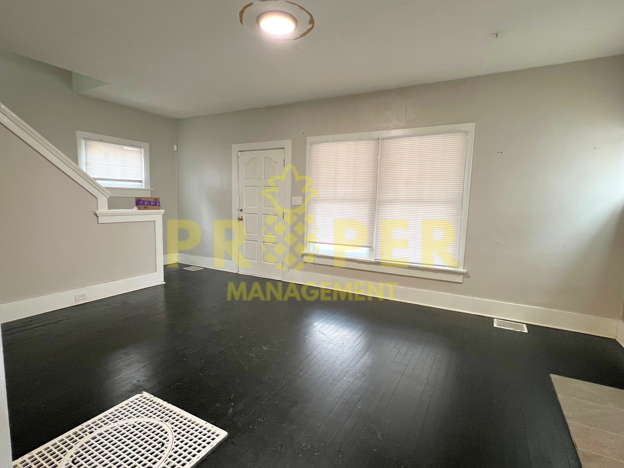 132 Ashwood Ave - Photo 4 of 12