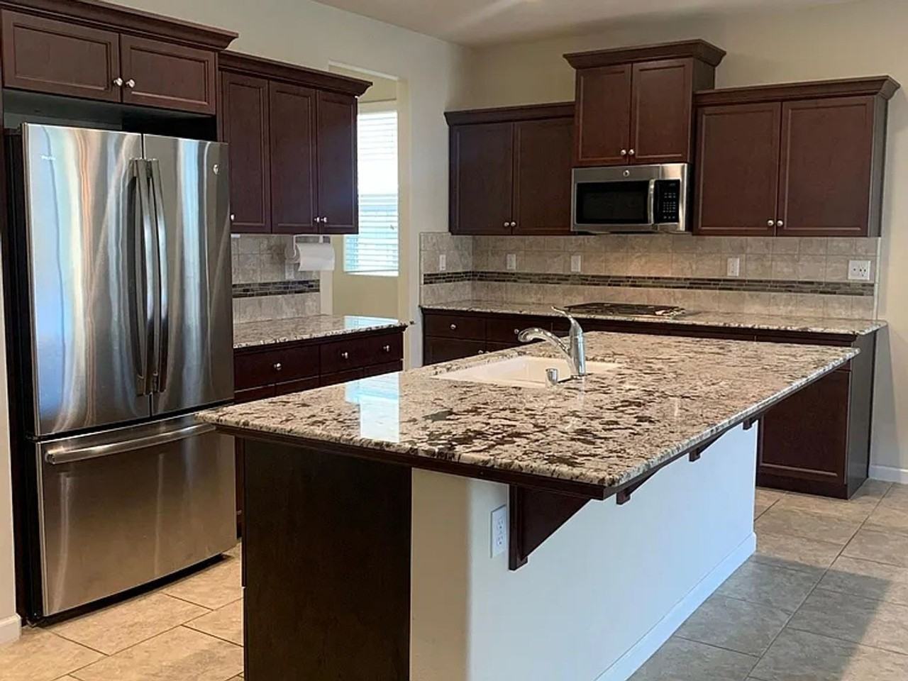 3436 Sanders Ave - Photo 3 of 32