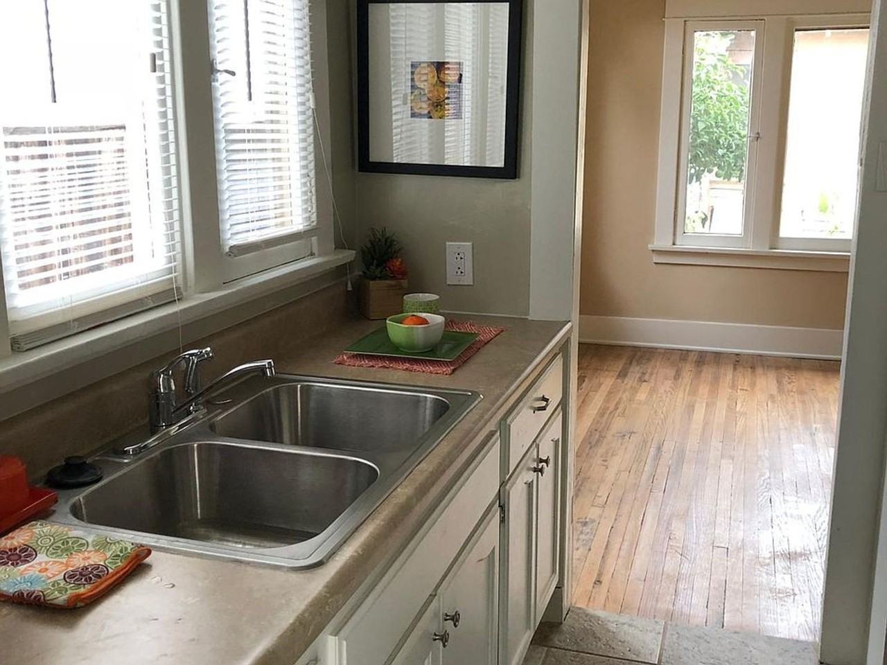 516 1/2 W 42nd Pl - Photo 3 of 11