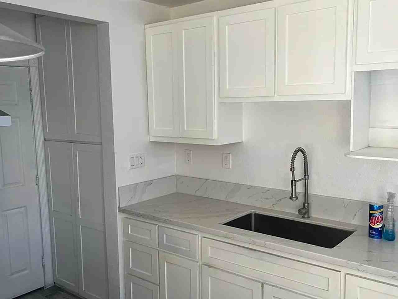 6510 Miramonte Blvd - Photo 2 of 6