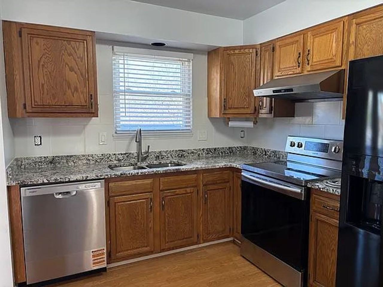 11438 Dehaviland Dr - Photo 3 of 12