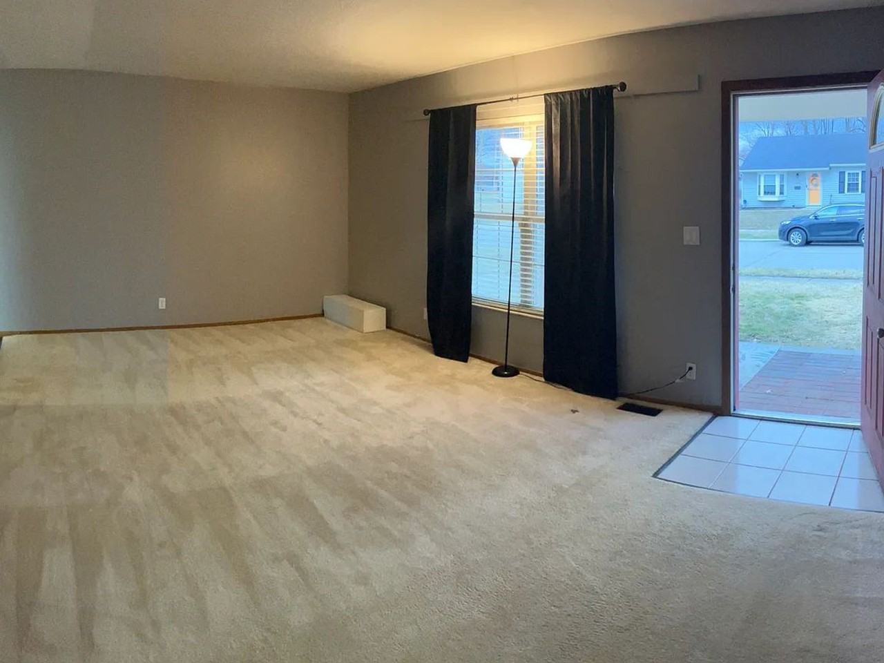 487 Amesbury Dr - Photo 2 of 15