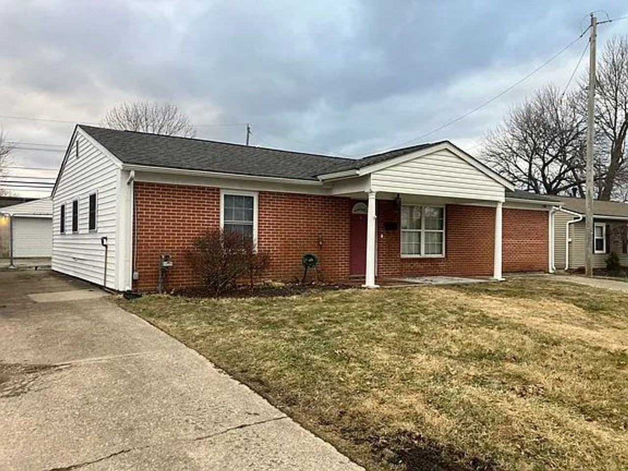 487 Amesbury Dr - Photo 3 of 15