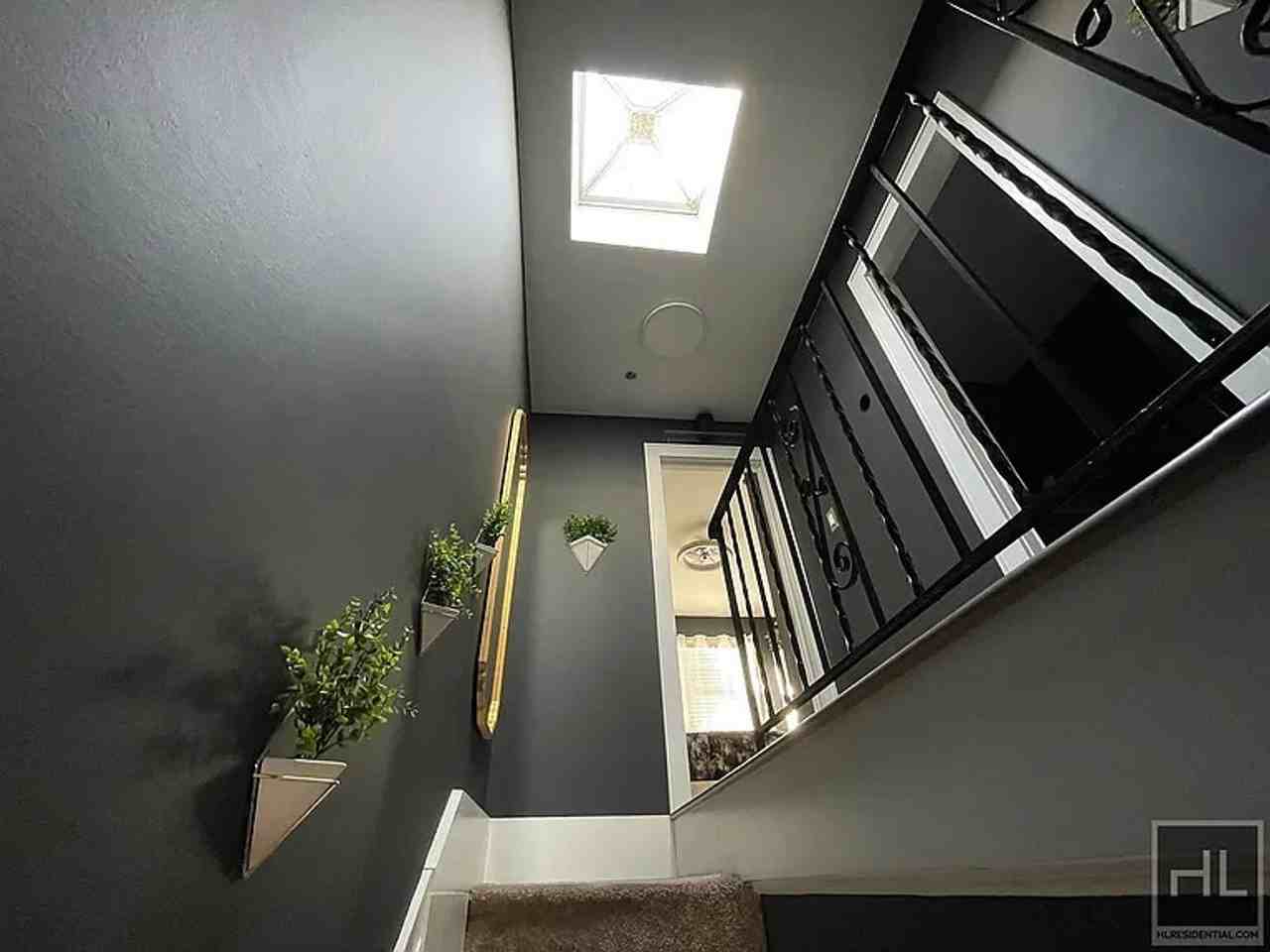 821 Underhill Ave #1 - Photo 3 of 10