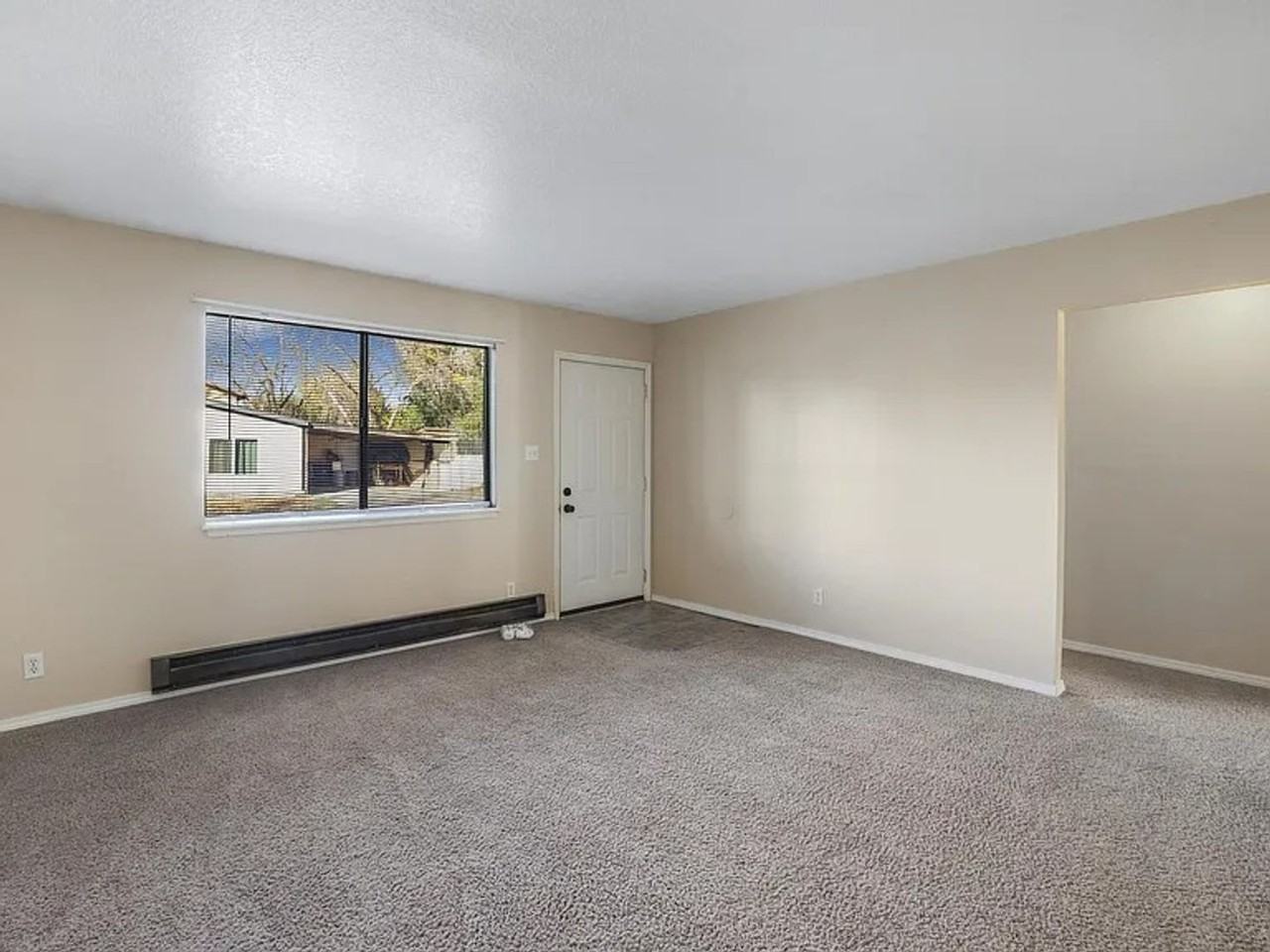 175 Camarillo Way - Photo 3 of 13