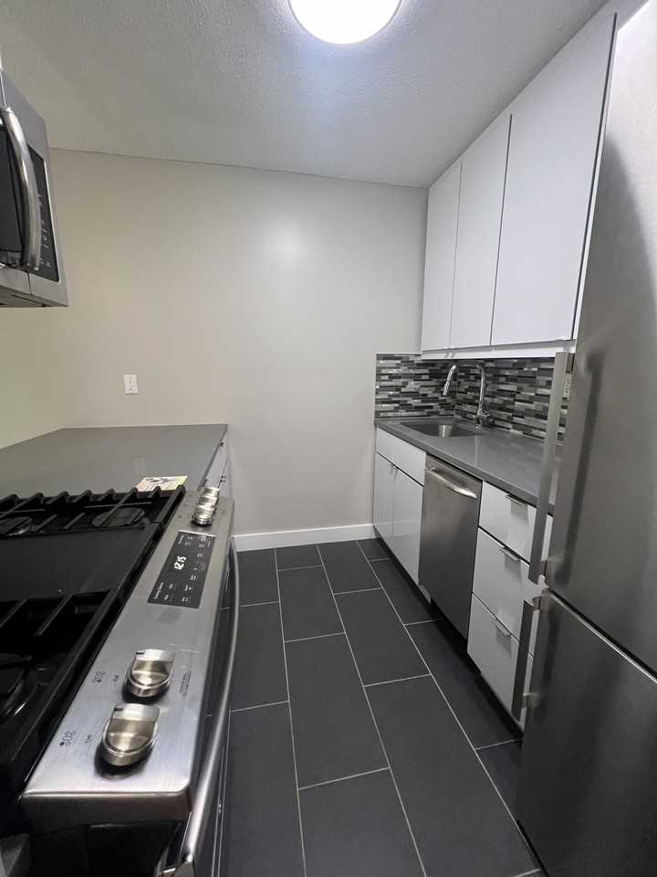 462 2nd Avenue #9E - Photo 3 of 9