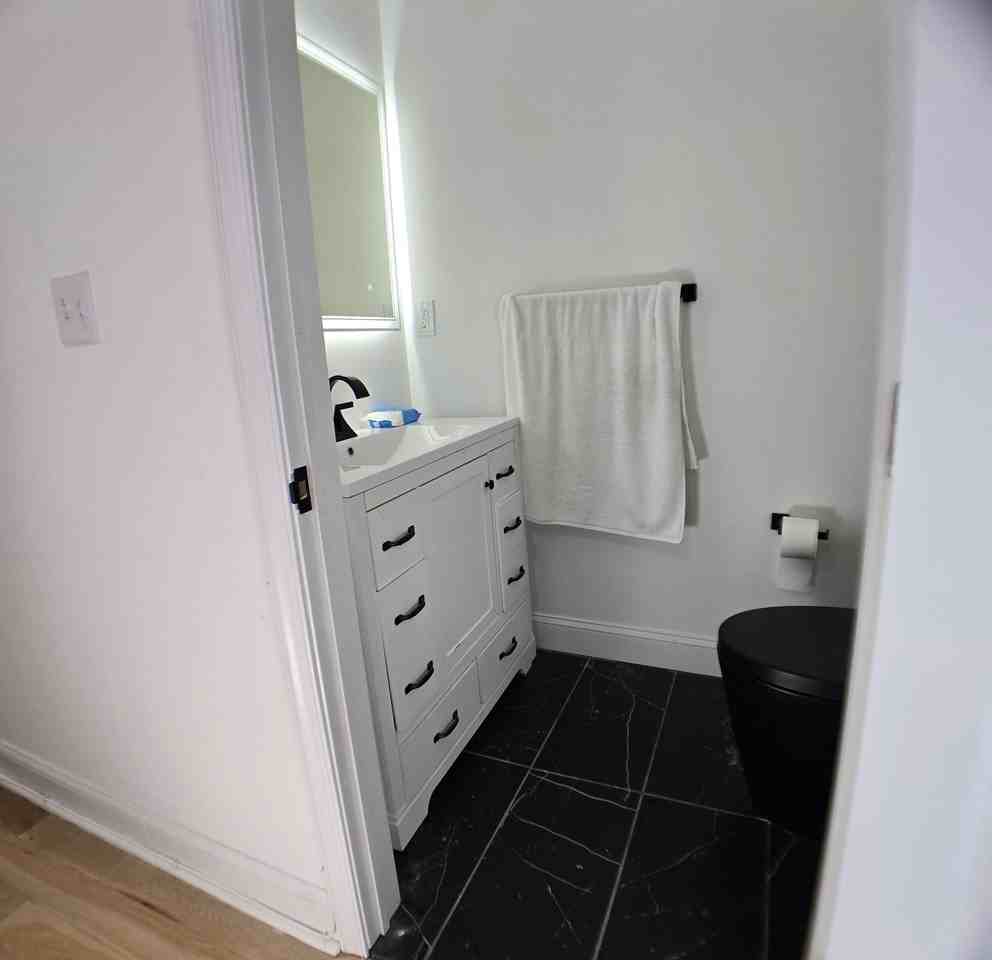 N Bond St - Photo 2 of 10