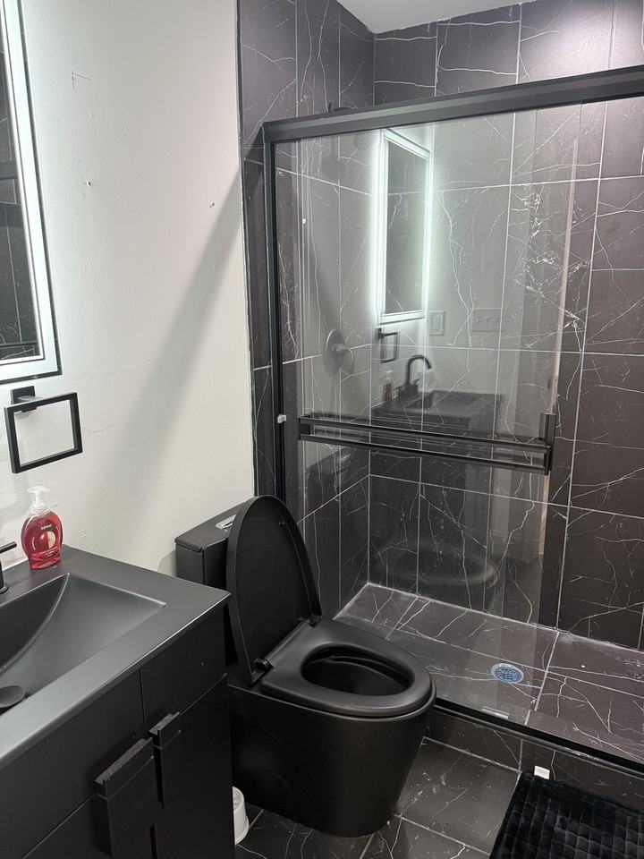 N Bond St - Photo 6 of 10