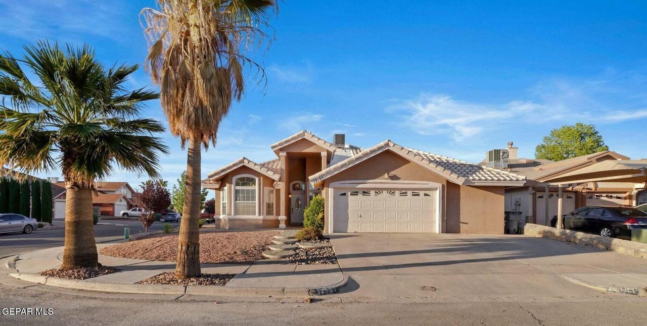 12181 Dos Rios Dr - Photo 2 of 30